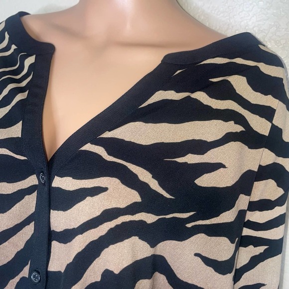 Catherines blouse top tiger striped pattern V- neck roll tab sleeve SZ 4 XL - Picture 5 of 9